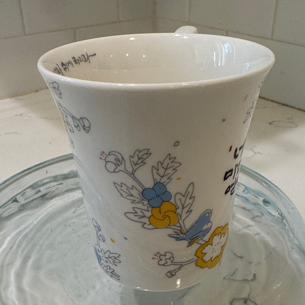 Floral Ceramic Mug with Korean Script - Picture 7 of 11